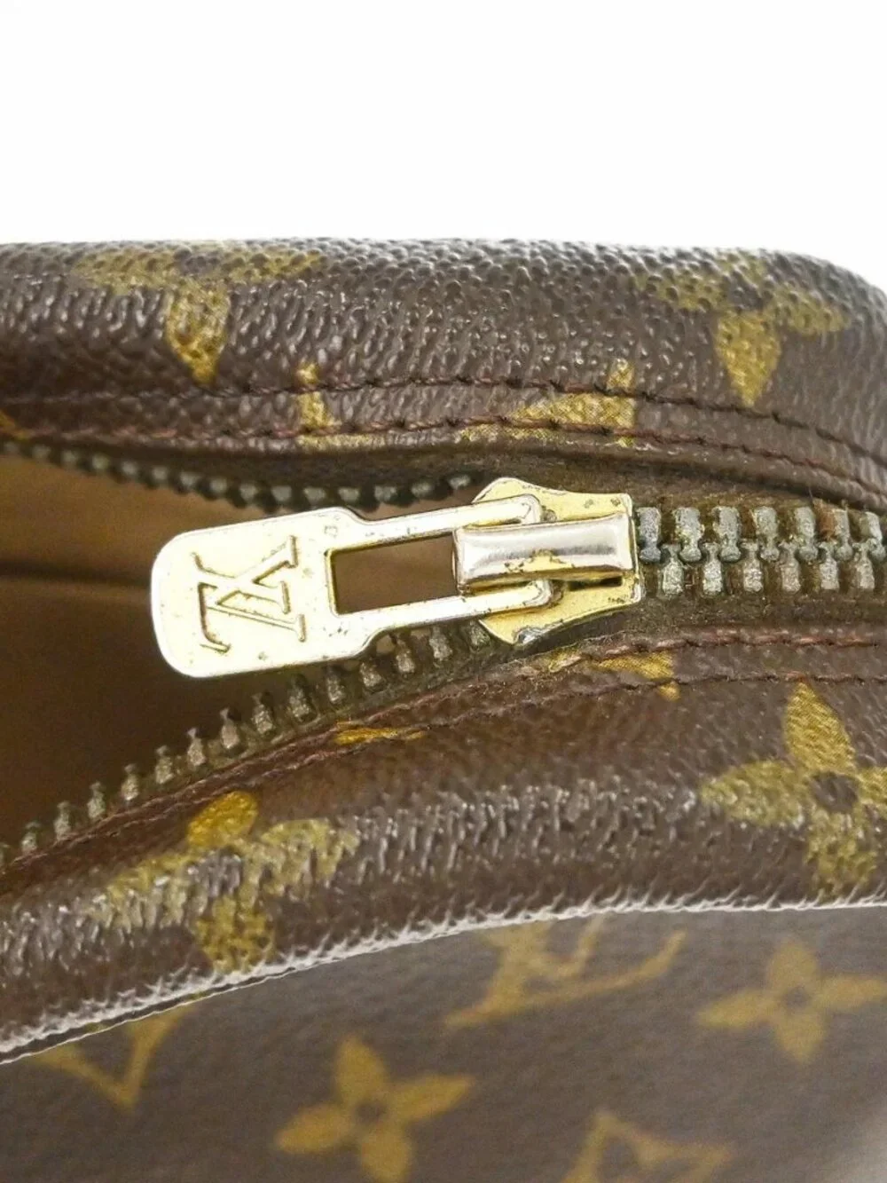 LOUIS VUITTON TROUSSE TOILETTE 23 COSMETIC POUCH